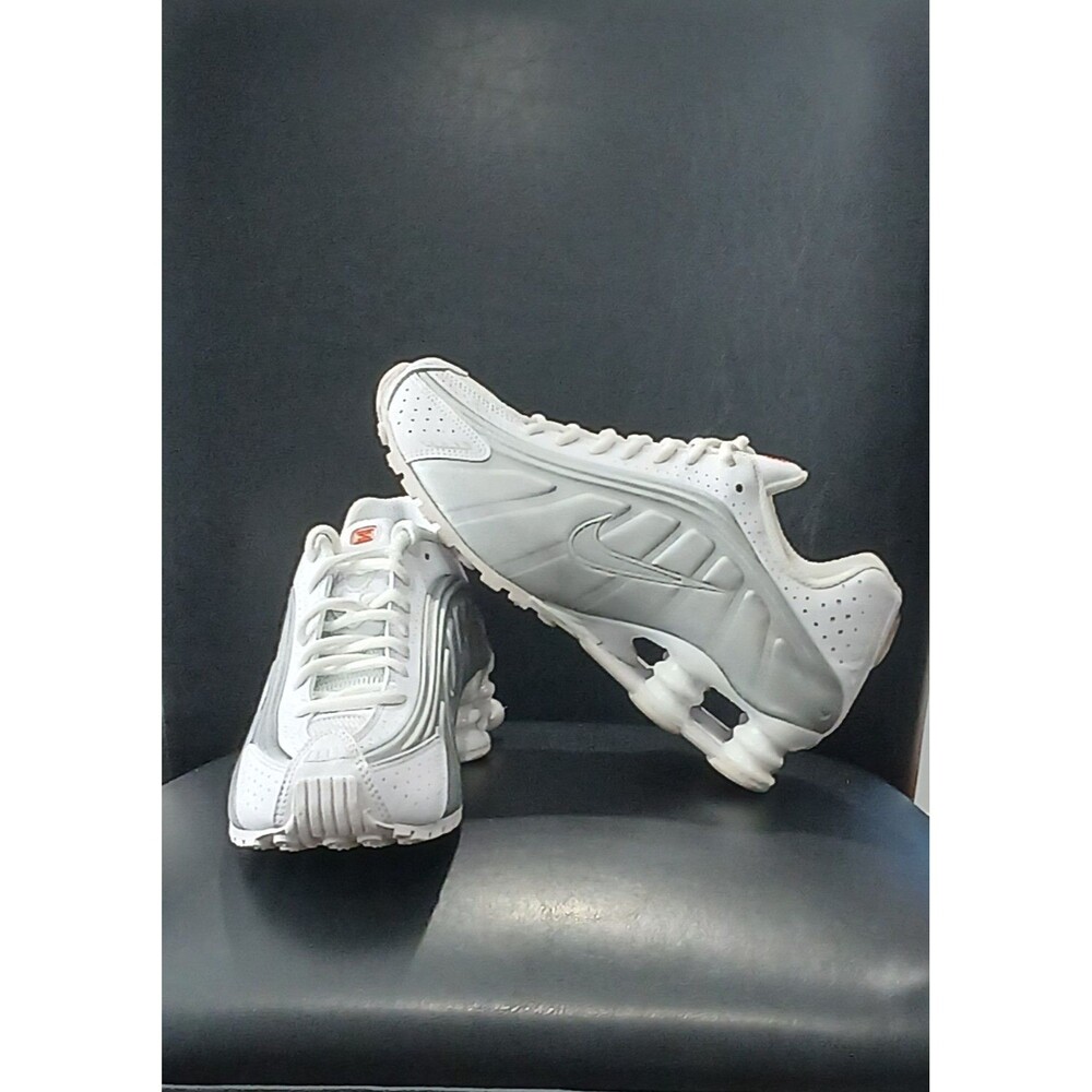 Nike Shox R4 White Metallic Silver. AR3565-101. Women Size 7